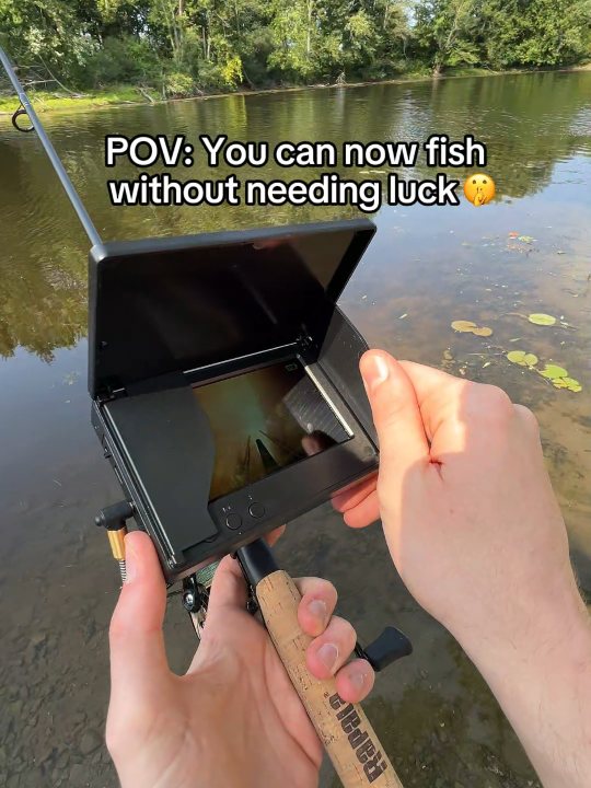 Underwater fishing camera with monitor reference image