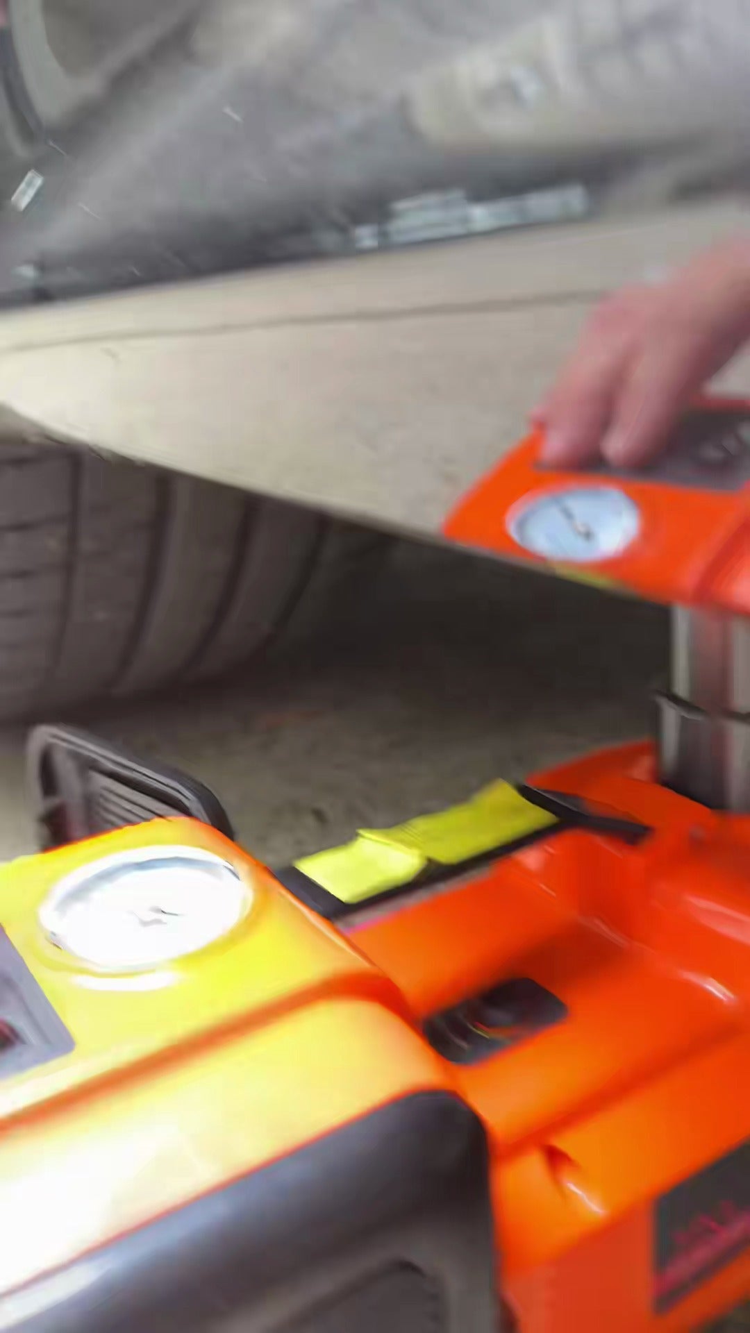 Liftkit Portable electric car jack kit — product reference image