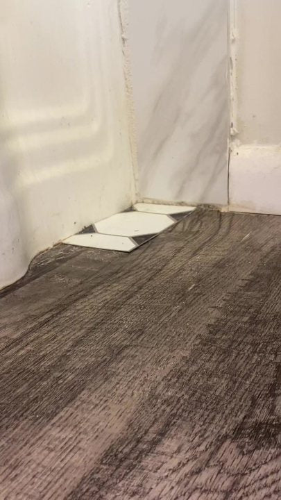 Peel and stick backsplash tiles reference image